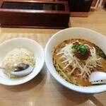 どさん子 - 黒ゴマ担々麺・ミニチャーハン付