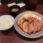 ちゃあしゅう亭 - チャーシュー定食(肉大、ご飯半分)¥1,000