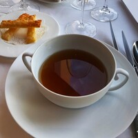 サンス・エ・サヴール - 小笠原産母島の青海亀のコンソメスープ　シェリー風味