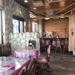 デシィ ディラ - 雰囲気のある落ち着いた店内