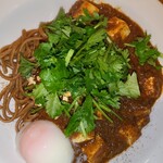 麻婆カレー麺 マーリー軒 - 麻婆カレー麺＋パクチー+卵