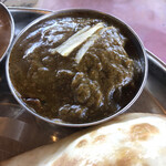 デシィ ディラ - ほうれん草チキンカレー