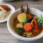 Rojiura Curry SAMURAI.  - 「侍.ザンギとチキン1/2と野菜13品目」1,485円