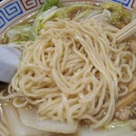 餃子と麺 いせのじょう - 麺のアップ