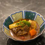 牛すね煮込み〜花山椒を添えて