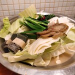 Motsunabe Kamehachi - もつ鍋（白）生麩トッピング