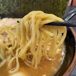 横浜家系ラーメン すずき家 - 麺