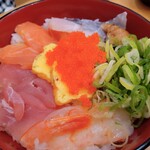 Kuromon Sushi Sakaba Kashin Souhonten - おまかせ具たっぷり海鮮丼1,099円