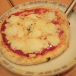 Saizeriya - バッファローモッツァレラのピザ