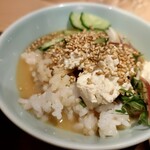 Ichimoku Issou - 冷や汁。薬味のミョウガや大葉、豆腐、ゴマはセルフトッピング形式。