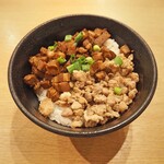 shi-ammensoushintouki - ミニチャーシューそぼろ丼