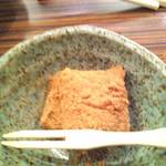 八丁堀 茂助 - お会計をお願いしたら，わらび餅とあったかいお茶を出してくれました。