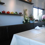 フランス料理 ル・クール - 噂のベンチシート。。。長～～い