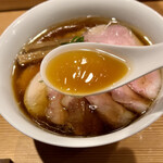 めん 呼白 - スープの鶏油感