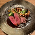 Diffusion - 鹿肉のロースト、付け合わせの茸は、平茸、アワビ茸、ジャンボなめこ