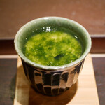 鮨菜 和喜智 - ◆白魚とあおさの茶碗蒸し
      香り豊かなあおさにを纏った茶碗蒸しには白魚を忍ばせて。
      山葵を入れた途端に味変し、浮かび上がる白魚の輪郭。
      アイドリングに相応しく胃を温める先付け。