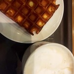 スターバックスコーヒー - カプチーノ、アメリカンワッフル