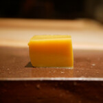 鮨菜 和喜智 - ◇玉子
      ツルンと羊かんのような食感で伝わるコクと口どけ。プリンを思わせるデザート感覚の玉子焼き。