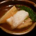 鮨菜 和喜智 - サメガレイはホロリと崩れるほど繊細でやわらか、そのゼラチン状の身が抜群に美味しい！
      筍のフレッシュな食感も綺麗で、旨味がしっかり出ているお出汁も楽しめました。