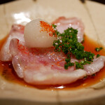 鮨菜 和喜智 - 炭で炙られた抜群の香ばしさが抜けて、ムチッとした身からどんどん溢れる旨味！そこにおろしポン酢でさっぱりと綺麗な味わいで、落ち着きのある着地点。