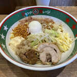 ジャンクガレッジ  - まぜそば（玉子あり）