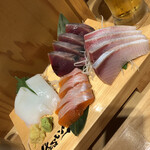 Izakaya Hanaichi - おまかせ盛り（小）左からやりイカ、頂鱒、カツオ、ブリ