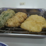 天麩羅処ひらお - 右から、イカ、青魚（サバ）、ピーマン