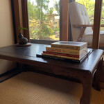 cafe堂脇 - 部屋の中にある書斎机