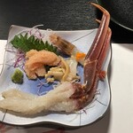 こう屋旅館 - 活け松葉ガニの花咲く新鮮カニ刺と魚貝類のお刺身　