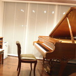 PEGASO - ２階のSteinway & Sons