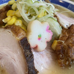 あってりめんこうじ - チャーシューホロホロで味付けも良く美味しい。タンメンは思ったより具材の種類多く、ニンジンやコーン、薩摩揚げなども入る