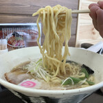 大正堂 - 自家製麺をリフト⤴️