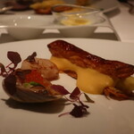 172726511 - ホワイトアスパラガスのパイ仕立て 九十九里産蛤 帆立ソテー添えアップ