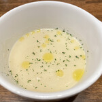 パスターヴォラ - 本日のスープ じゃが芋のポタージュ