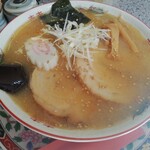 支那そば つかさ - こちらは澄んだスープの支那そば醤油。不味いわけがない(笑)