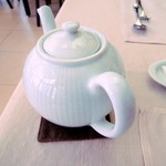 アルチザン・パティシエ・イタバシ - ポットは、３杯くらい取れました。