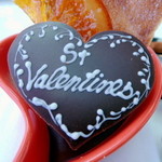 アルチザン・パティシエ・イタバシ - デコレーション　細かな仕事です。