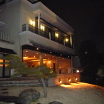 テラコヤ - 庭からダイニングを撮影