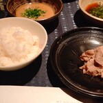 瀬里奈 - 北海道産の特選牛サーロインのしゃぶしゃぶ肉をスープで調理したもの・その１です。