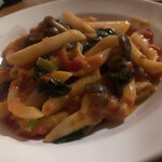 リーフ - トマトとペンネがたっぷり