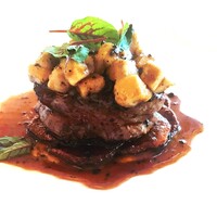 クイーン・アリス 横浜店 - 牛フィレ肉のポワレ、フォアグラ、トリュフソース