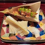 即今藤本 - 筍は、蒸したままと、たれ付きと