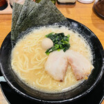 横浜家系ラーメン 春吉家 - 