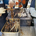 魚増鮮魚店 - 焼きまくってますね〜