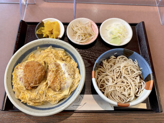 Matsumotoya - 本日のランチ(かつ丼・かけそば)