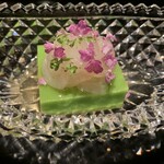 土方 - うすいえんどうの豆腐と昆布〆した白海老