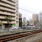 森のくじら - 梅田ランプ西＝踏切、横マンション1階です。