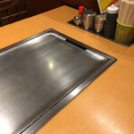 Ganso Okonomi Doujou - 鉄板が綺麗に手入れされています