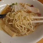 鶏's 麺処 諭吉 - 鶏そば醤油_850円　麺アップ