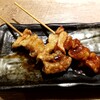 Taishuu Izakaya Toriichizu - 秘伝かわ串：77円、秘伝かわ串辛：99円